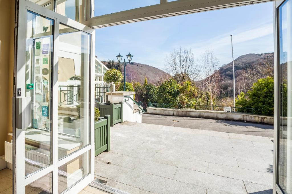Nespecifikovaný výhled na hory nebo výhled na hory při pohledu z hotelu