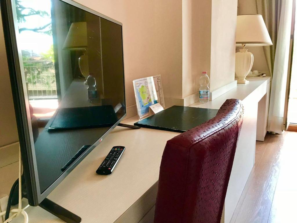 TV a/nebo společenská místnost v ubytování Hotel Dei Tigli