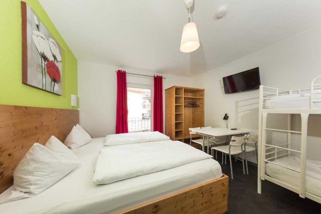 Postel nebo postele na pokoji v ubytování Hotel Demling