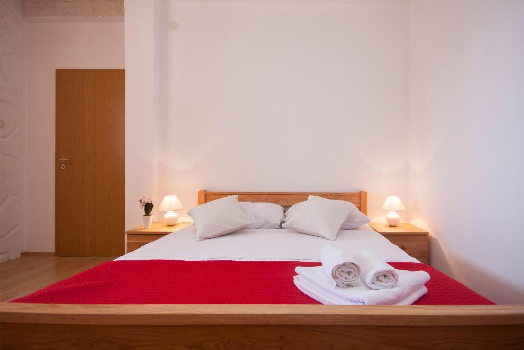 Postel nebo postele na pokoji v ubytování Rooms Katarina