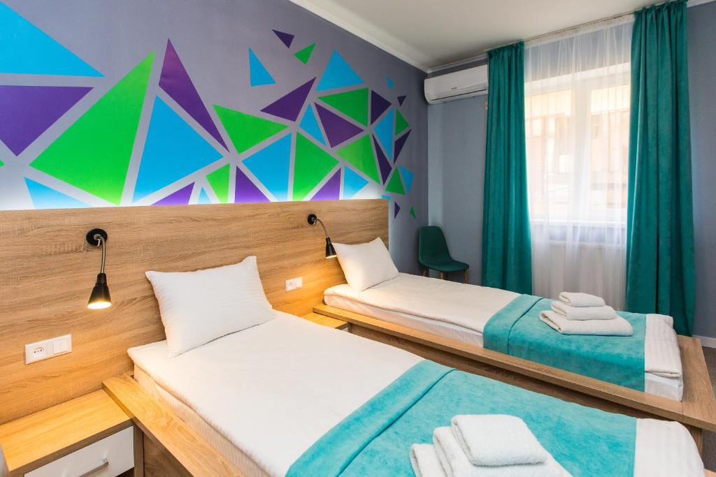 Ліжко або ліжка в номері Blum Hotel