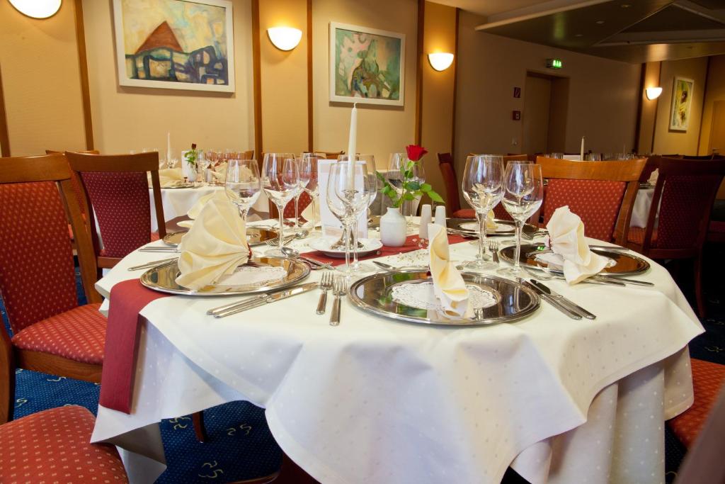 NOVINA HOTEL Südwestpark - Resim 39