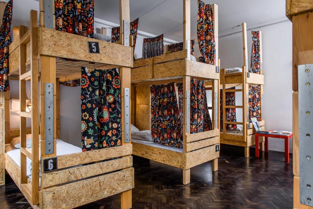 Posteľ alebo postele v izbe v ubytovaní Stay Swanky Hostel