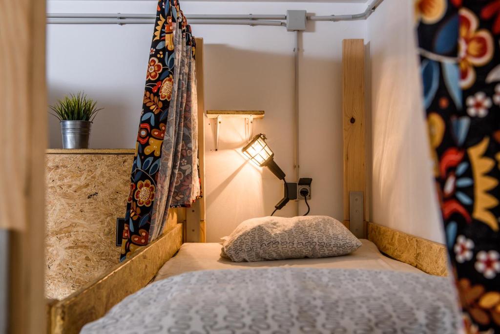 Posteľ alebo postele v izbe v ubytovaní Stay Swanky Hostel