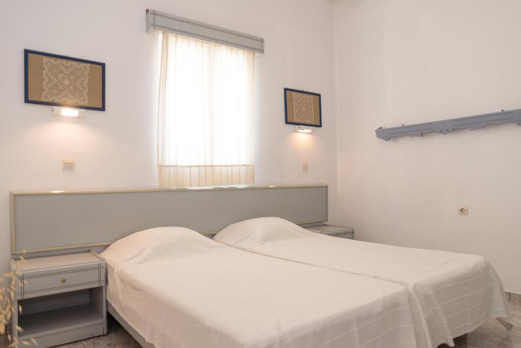 Cama ou camas em um quarto em Captain Manos Studio Apartments