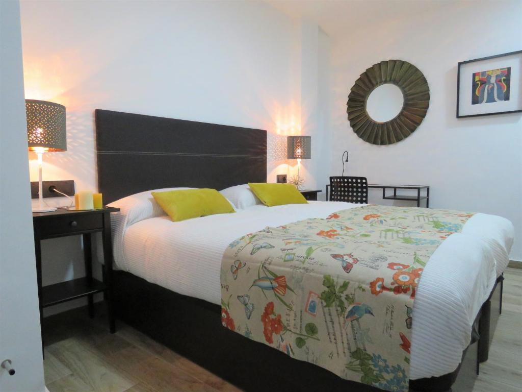 Posteľ alebo postele v izbe v ubytovaní Living Sevilla Apartments Hércules