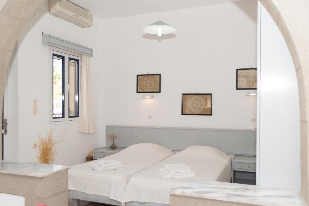 Cama ou camas em um quarto em Captain Manos Studio Apartments