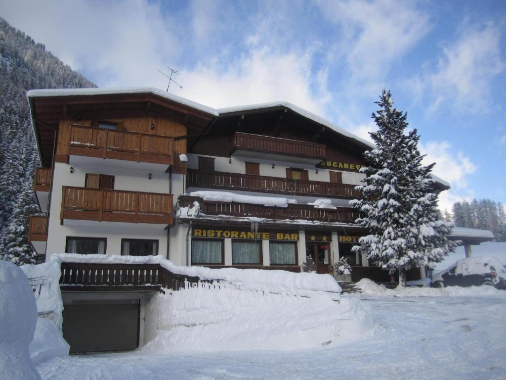 Hotel Bucaneve v zimě