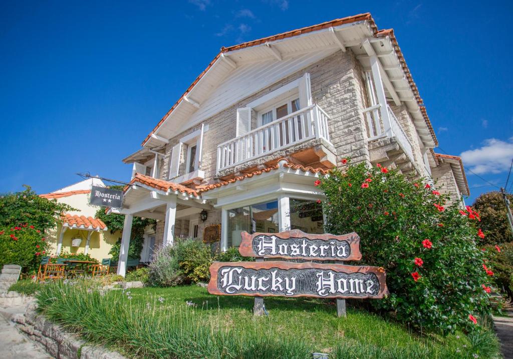 a house with a sign in front of it at Hosteria Lucky Home in Mar del Plata