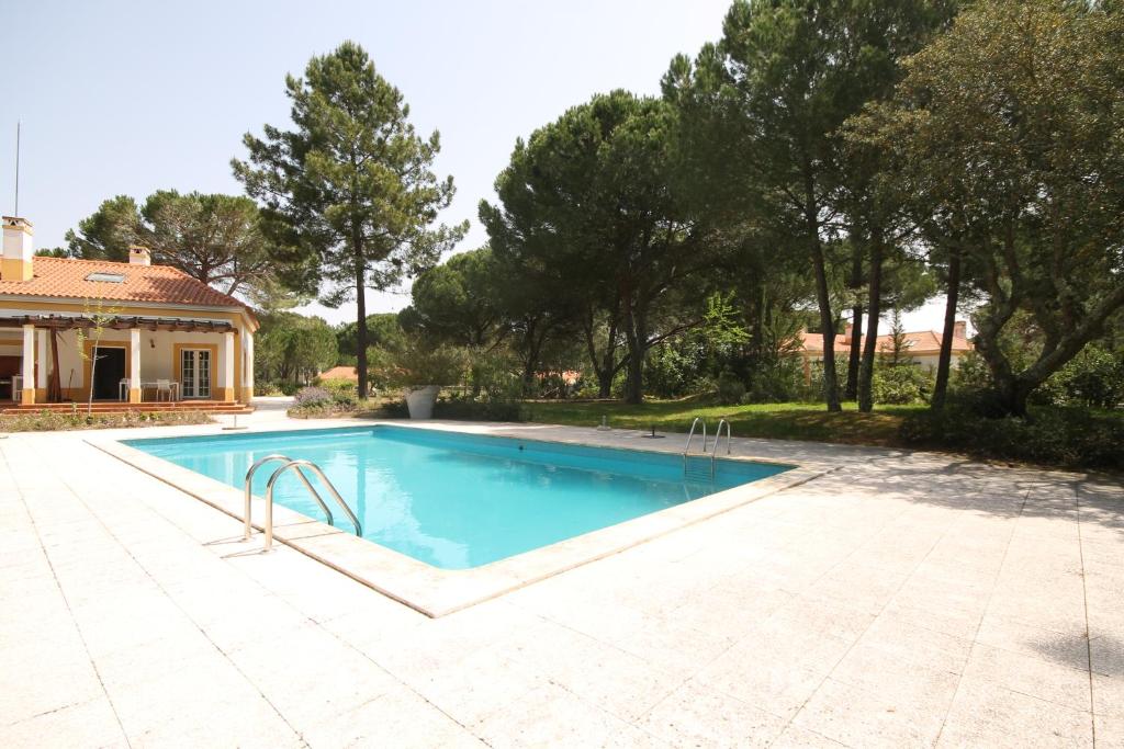 A piscina em ou perto de Villa 97 by Trip2Portugal
