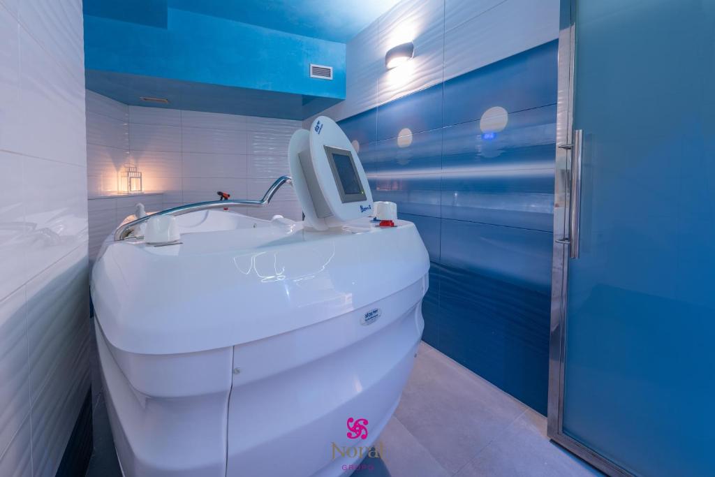 Kúpeľňa v ubytovaní Hotel Norat Marina & Spa 4* Superior