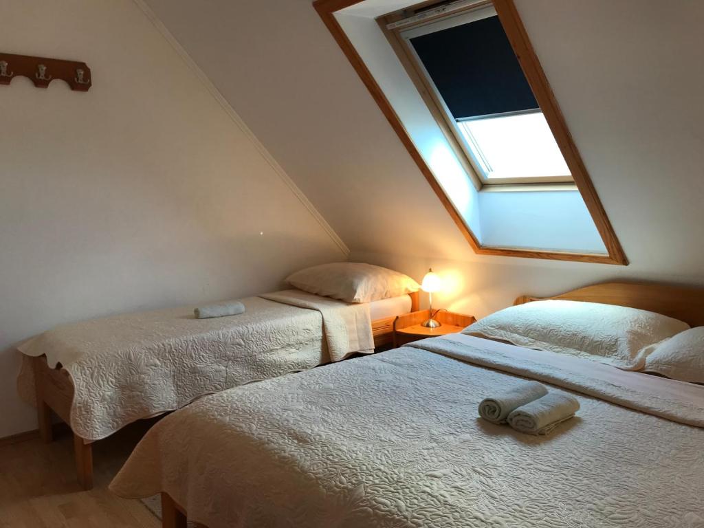 Posteľ alebo postele v izbe v ubytovaní Guest House Aurora