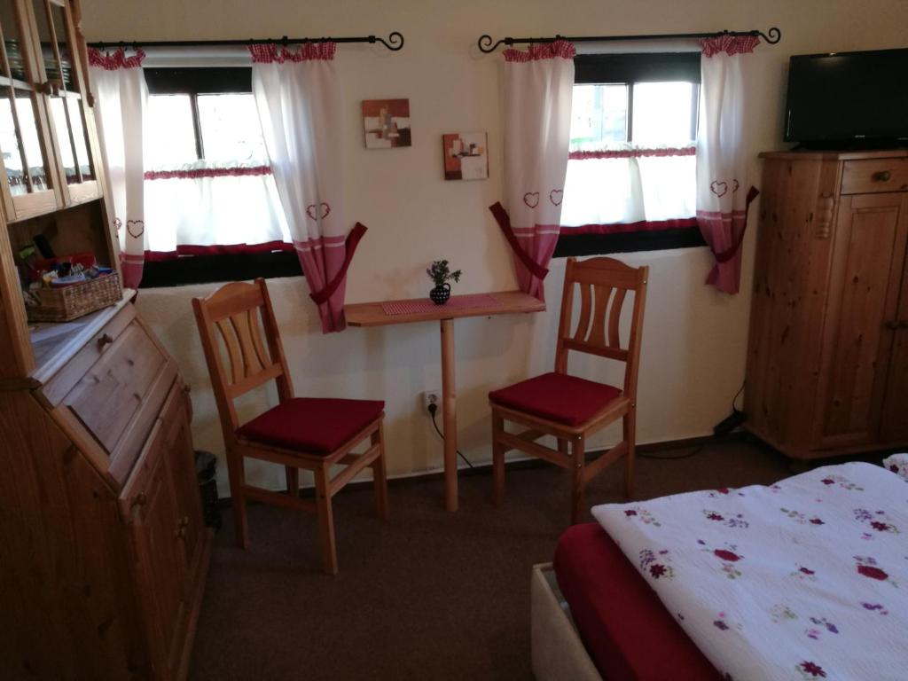 Postel nebo postele na pokoji v ubytování Elbhangzimmer Dresden