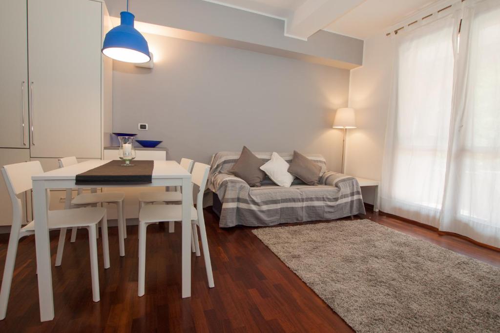 a living room with a white table and a couch at Casa Gaia in Stresa