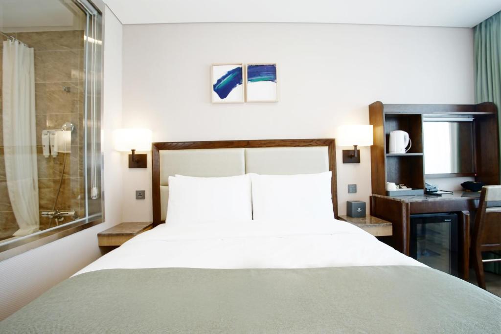 Postel nebo postele na pokoji v ubytování Stanford Hotel Busan