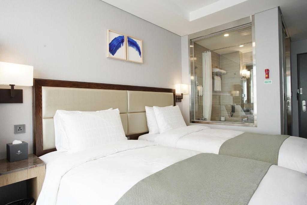 Postel nebo postele na pokoji v ubytování Stanford Hotel Busan