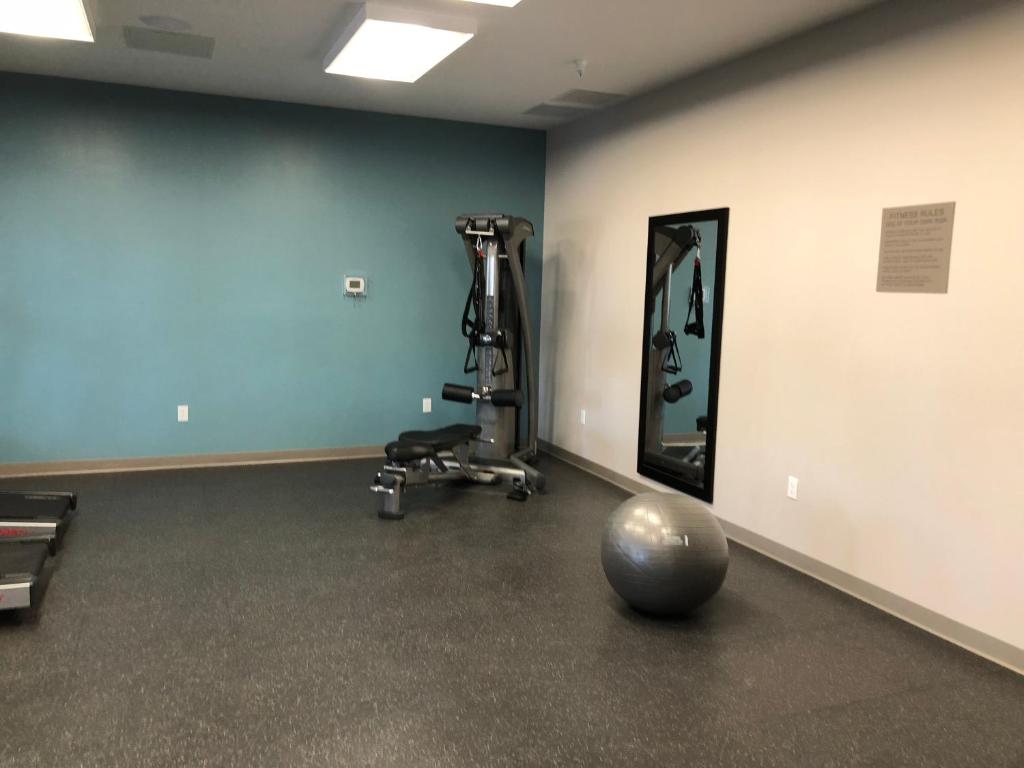 Fitness centrum a/nebo fitness zařízení v ubytování Country Inn & Suites by Radisson, Page, AZ
