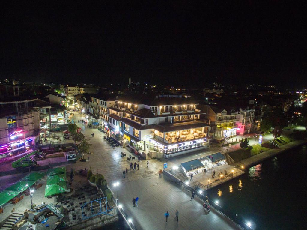 Et luftfoto af Hotel Beograd Struga