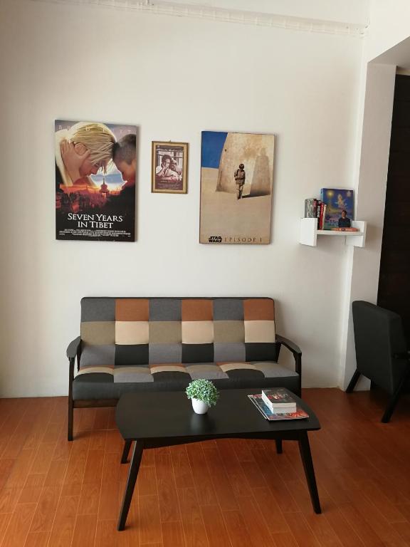 Posezení v ubytování F Plus F Hostel
