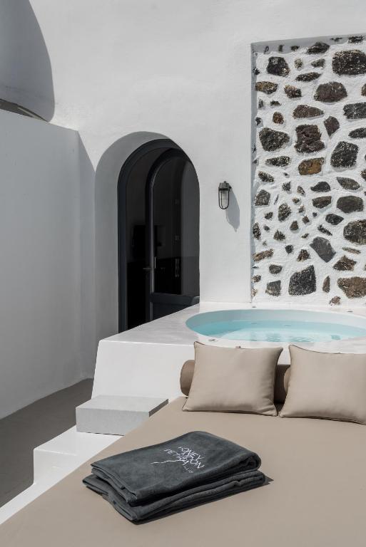 Postel nebo postele na pokoji v ubytování Honeymoon Petra Villas