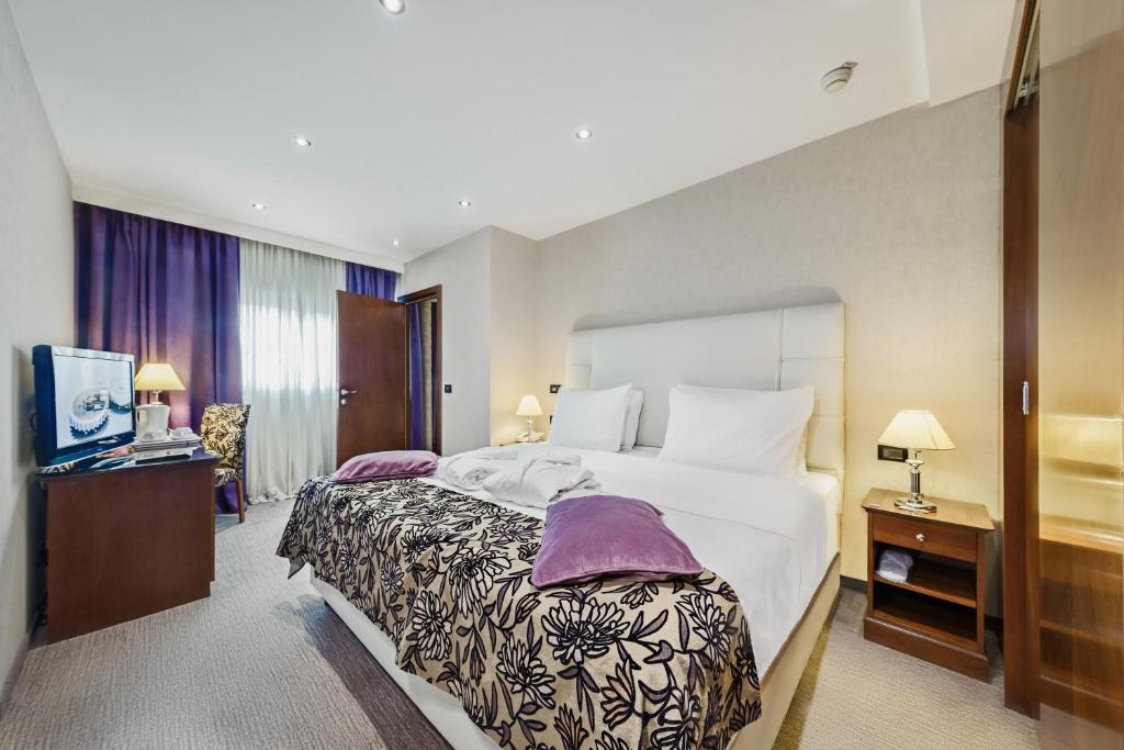 Cama ou camas em um quarto em Hotel Dubrovnik