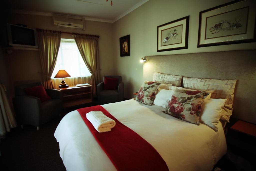 a hotel room with a large bed and a window at Damas Guest Farm in Worcester
