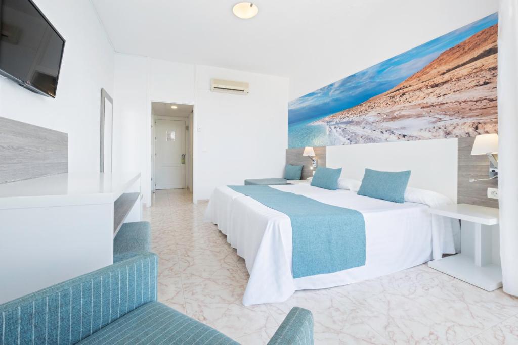 azuLine Hoteles Mar Amantis & II, San Antonio Bay – Updated ...