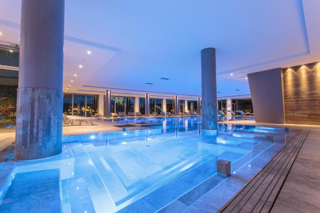 Bazén v ubytování Hotel Harrys' Garden nebo v jeho okolí