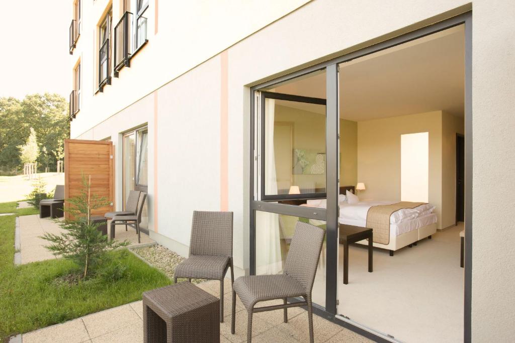 Balkón nebo terasa v ubytování Heide Spa Hotel & Resort