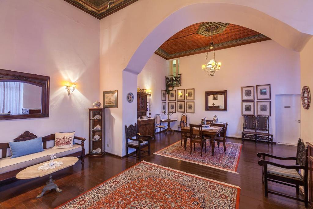 Area soggiorno di Hydroussa Hotel Hydra