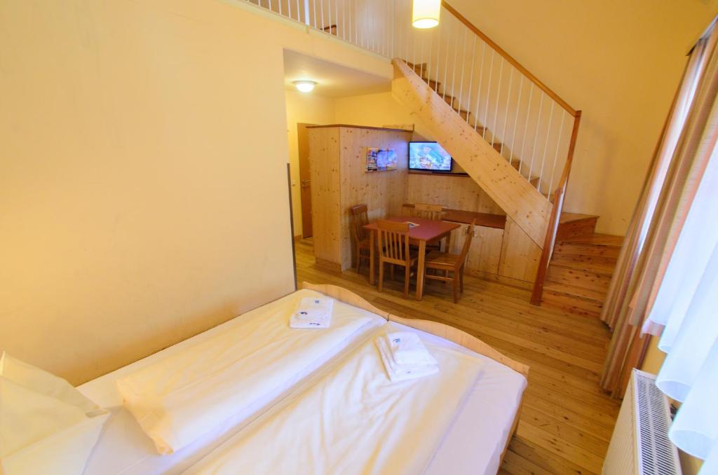 Postel nebo postele na pokoji v ubytování JUFA Hotel Donnersbachwald