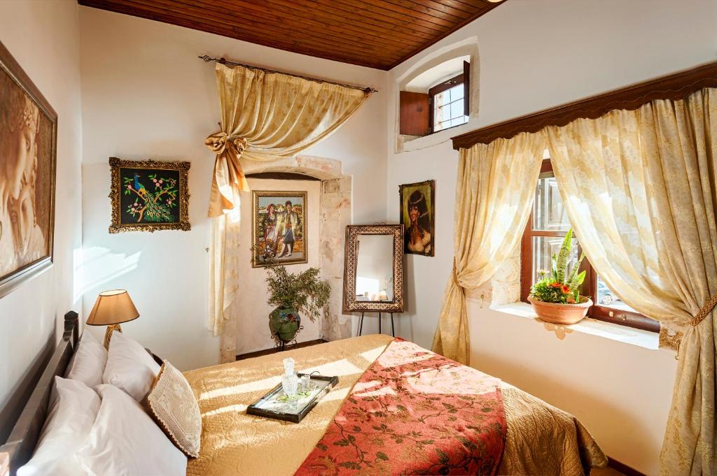 Postel nebo postele na pokoji v ubytování Hamam Suites Sifaka