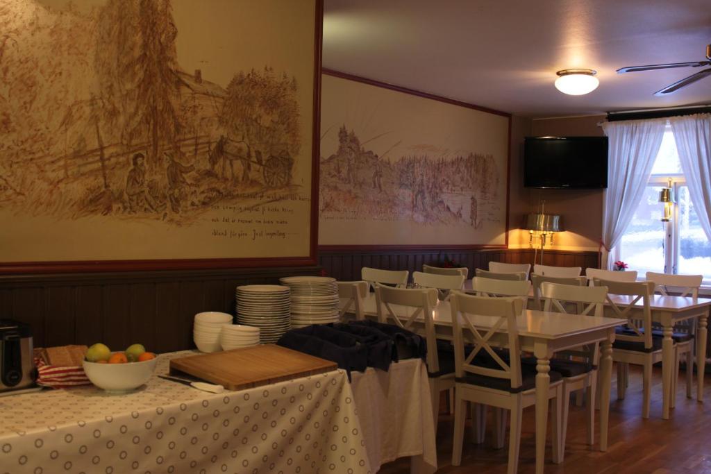 Restaurace v ubytování Hotell Björnidet