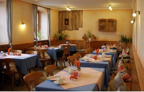 Restaurace v ubytování Traditionsgasthof Grüner Baum