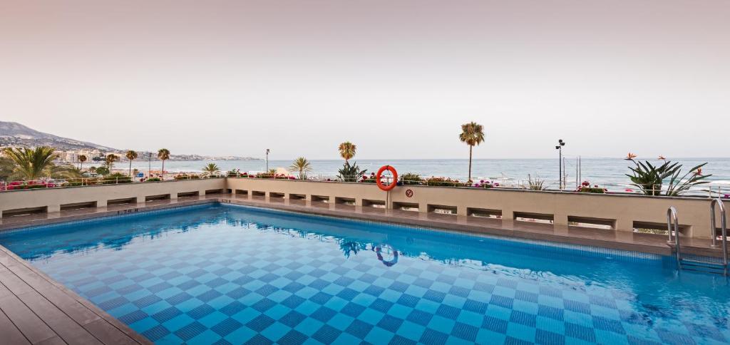 The swimming pool at or close to Ilunion Fuengirola