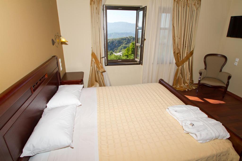 Rúm í herbergi á Hotel Monodendri