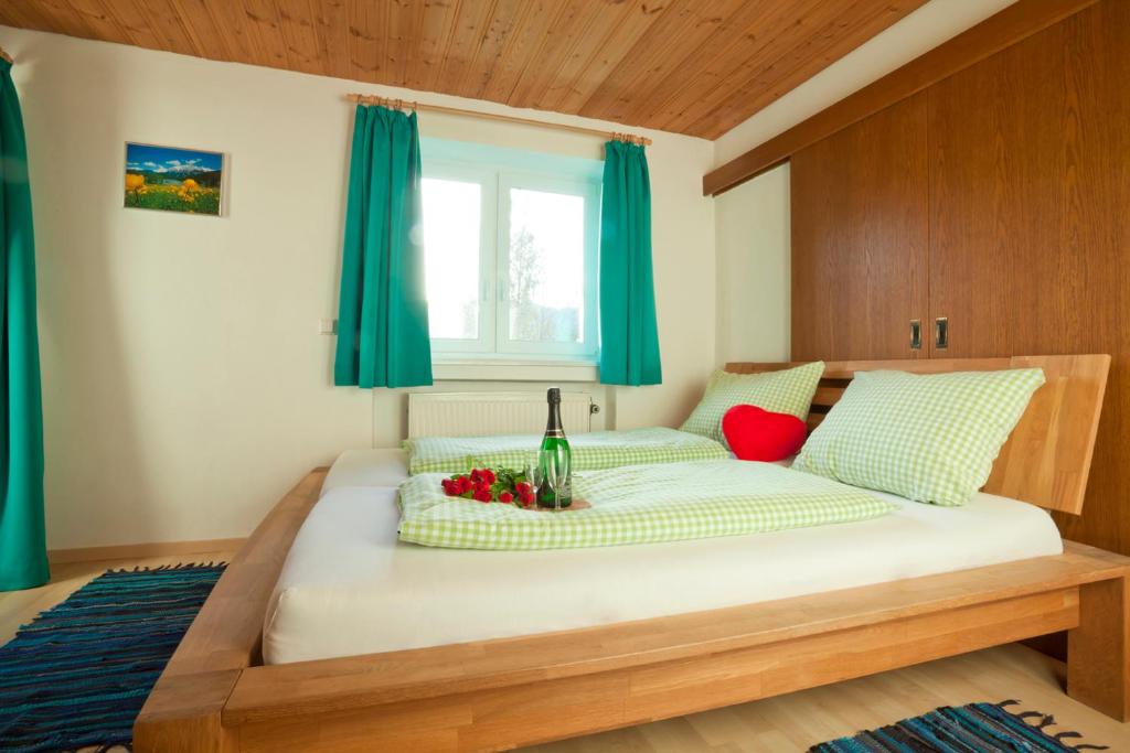 Postelja oz. postelje v sobi nastanitve Ferienwohnungen Karwendelbahn