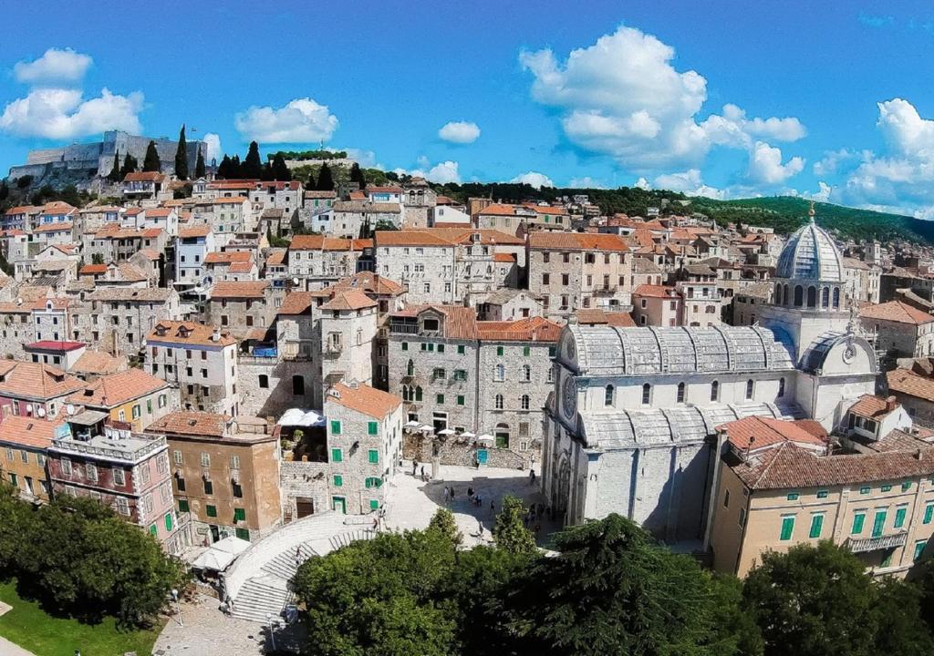 Výhľad na mesto Šibenik alebo výhľad na mesto priamo z apartmánu