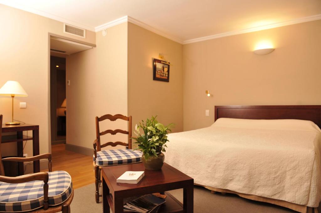 Postel nebo postele na pokoji v ubytování Hôtel des Pyrénées