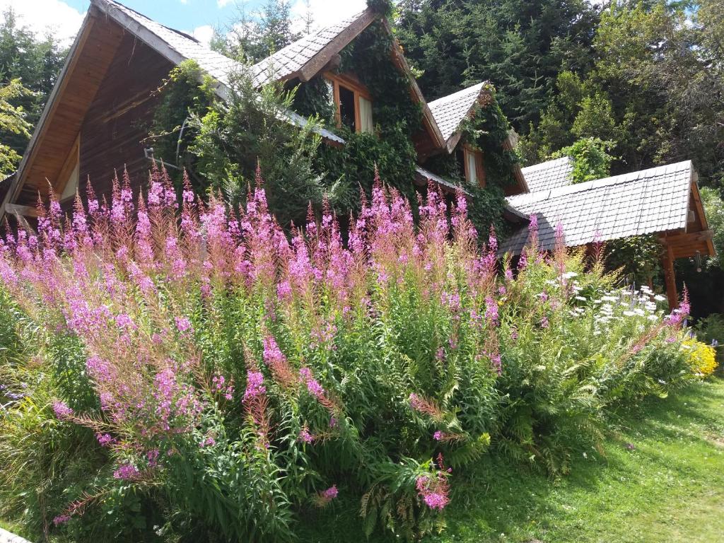 Foto de la galería de Hosteria Las Casas De Alicia en Villa La Angostura