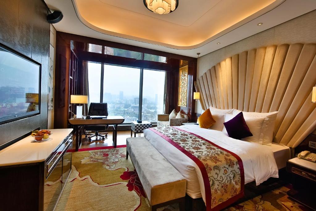 Postel nebo postele na pokoji v ubytování Chengdu CYNN Hotel