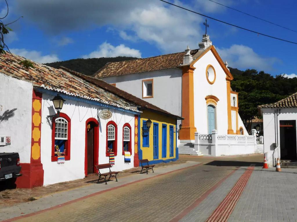 a street in a town with a church at Casa em Santo Antônio de Lisboa in Florianópolis