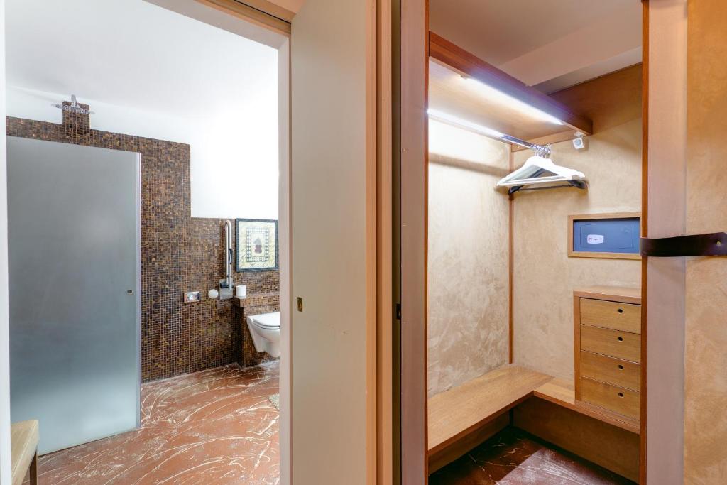 Il Convento Dei Fiori Di Seta - Resim 2