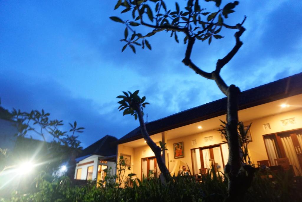 Zahrada ubytování Sila Urip Guest House