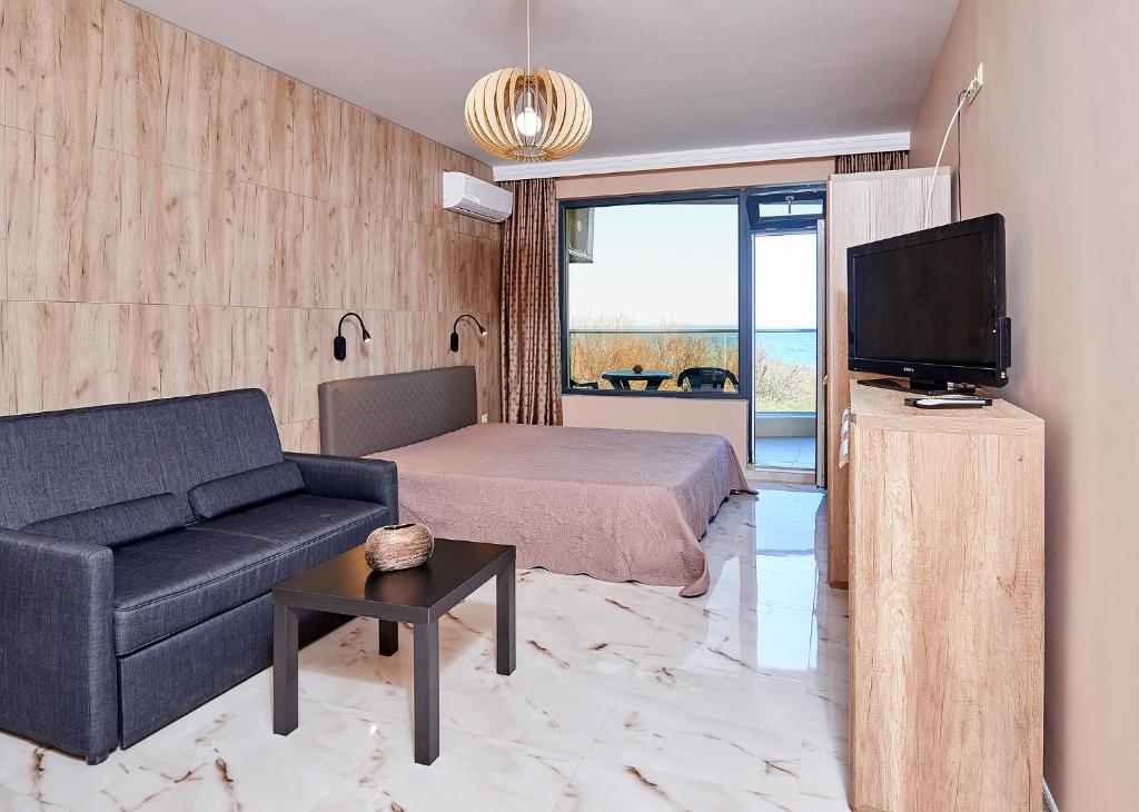 A television and/or entertainment centre at Apartments Magic