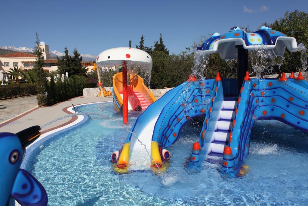 Bazén v ubytování Pilot Beach Resort nebo v jeho okolí