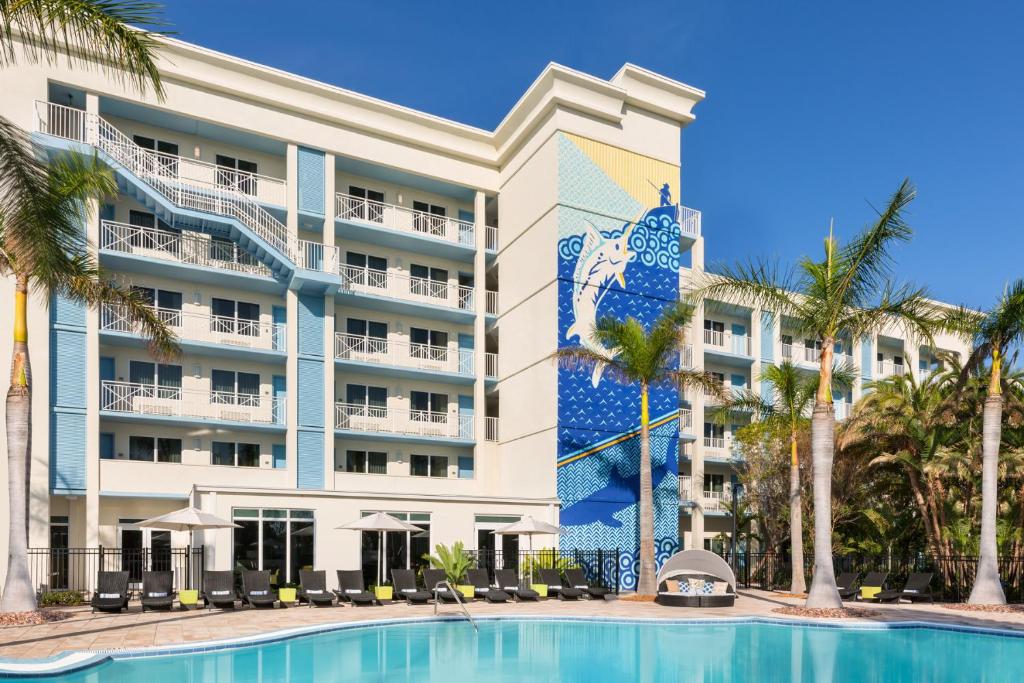 Bazén v ubytování Blue Flamingo Resort Key West nebo v jeho okolí