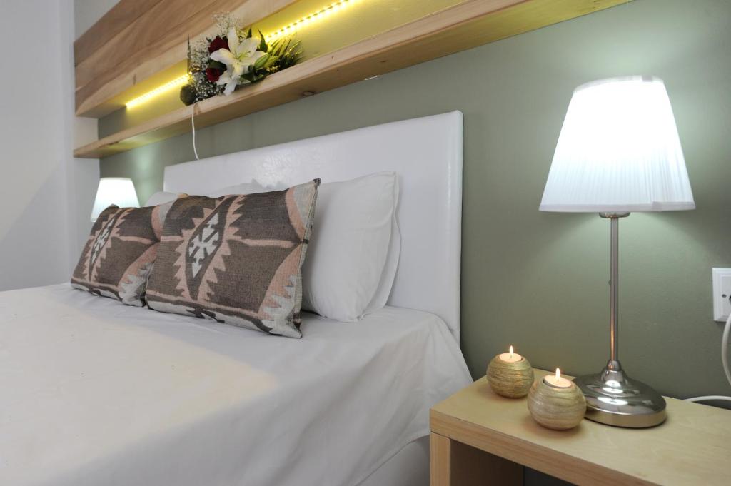 Łóżko lub łóżka w pokoju w obiekcie Stamatia Apartments