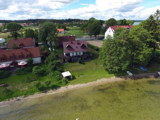 an aerial view of a large house with a yard at Apartamenty nad jeziorem ,,Odpocznij" in Rydzewo