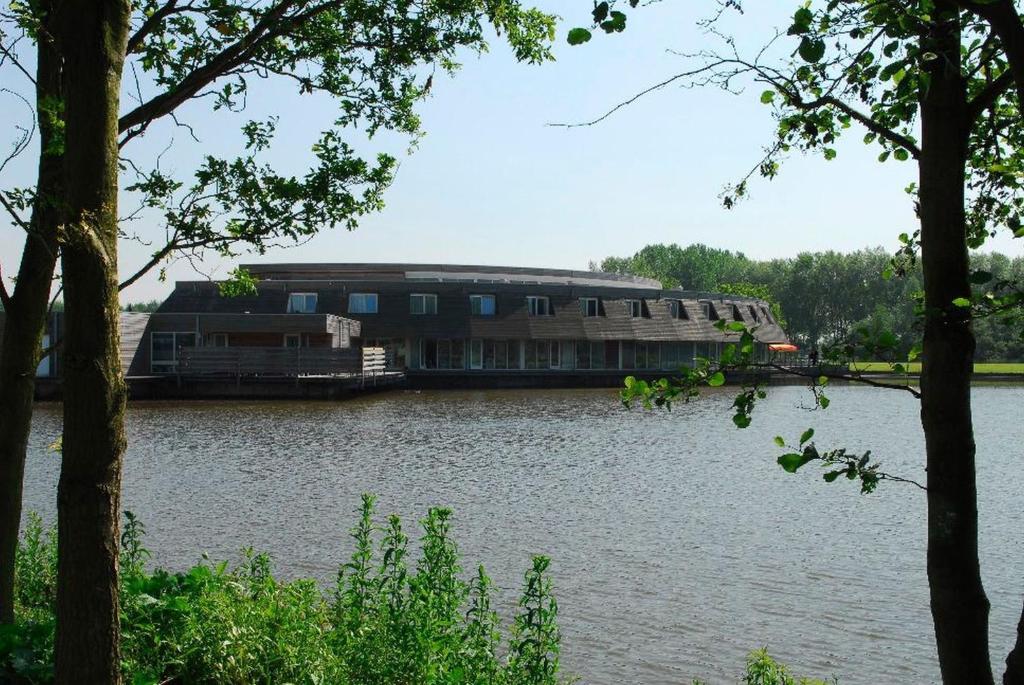 Výhled na řeku, která protéká v blízkosti hotelu